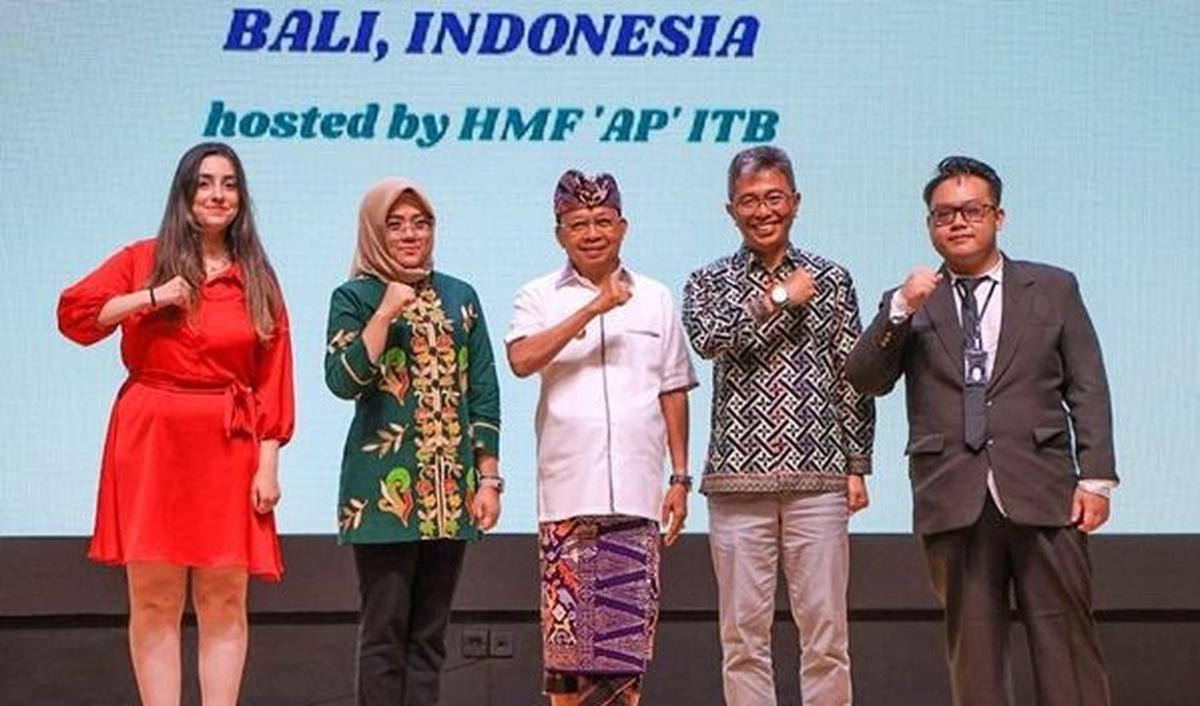 Gubernur Bali Perkenalkan Usada Bali