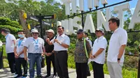 Menteri Koordinator Maritim dan Investasi Luhut Binsar Pandjaitan menerima kunjungan delegasi investasi Singapura di Titik Nol IKN Nusantara. Dok Kemenko Marvest