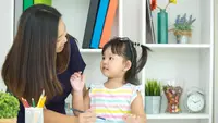 Anak Sering Bertanya? Ternyata Ini Tanda Ia Sedang Aktif Belajar