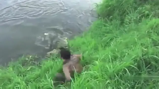 Pria Ini Diterkam Seekor Buaya Setelah Berfoto Di Sungai