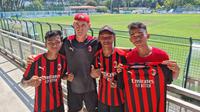 Sebanyak tiga pesepak bola muda asal Sulawesi Utara yakni Bintang Tiwa, Farel Wenas dan Fatturahman Carlos berhasil lolos seleksi di AC Milan Academy. (dok. Istimewa)