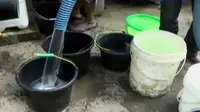 Sudah 5 bulan warga Desa Jeblogan kesulitan air bersih, namun bantuan air bersih dari pemerintah kabupaten tak juga datang.