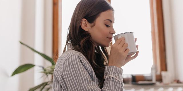 Air Panas Jadi Minuman Favorit Baru di TikTok, Sekadar Hidrasi atau Tren Kesehatan?