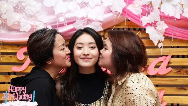 Momen kebersamaan antara Natasha Wilona dan kakak kandungnya yakni Claresta Frederica