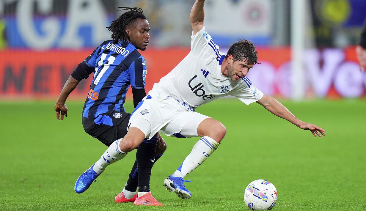 Como 1907 akhirnya meraih kemenangan perdana mereka di Serie A musim 2024/2025 setelah sukses mempermalukan tuan rumah Atalanta dengan skor 3-2, Rabu (25/9/2024) dini hari WIB. (Spada/LaPresse via AP)