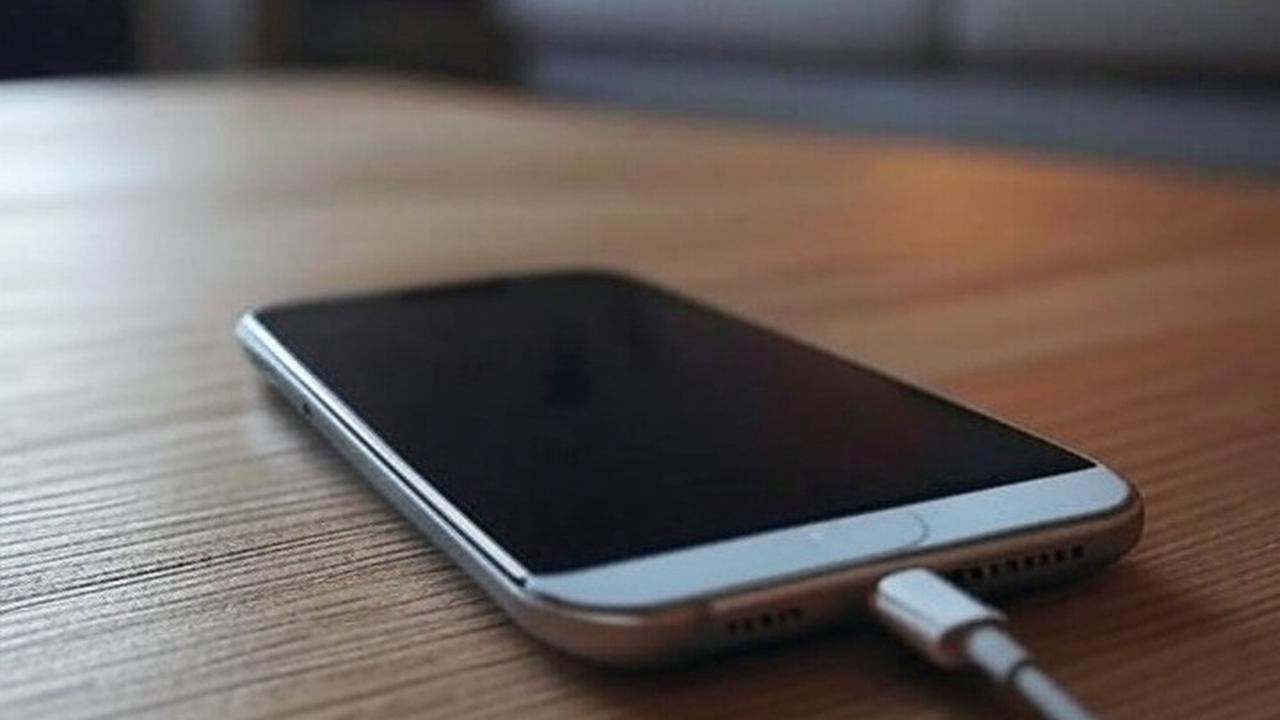 Mengecas Handphone