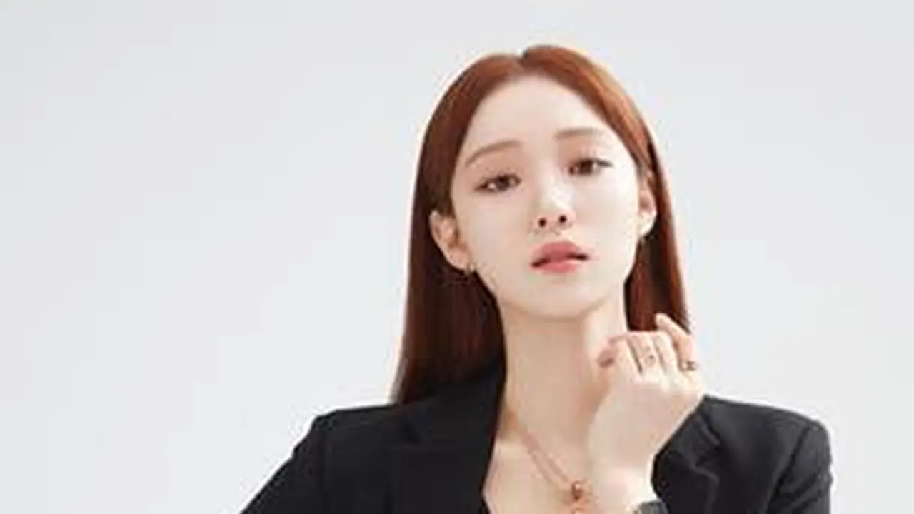 Lee Sung Kyung tampil menawan menggunakan jam tangan analog/dok. Daniel Wellington