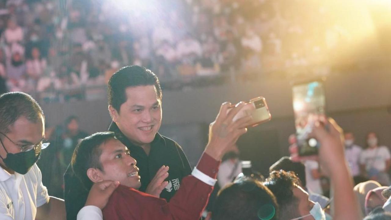 Menteri Badan Usaha Milik Negara (BUMN) Erick Thohir memberikan pembekalan peserta rekrutmen bersama BUMN 2022 bertajuk "Berkarya untuk Indonesia" di Tennis Indoor Senayan, Jakarta, Rabu (18/5/2022). (Dok BUMN)