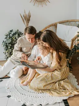 Ilustrasi kegiatan ngabuburit bersama anak./copyright pexels/Vlada Karpovich