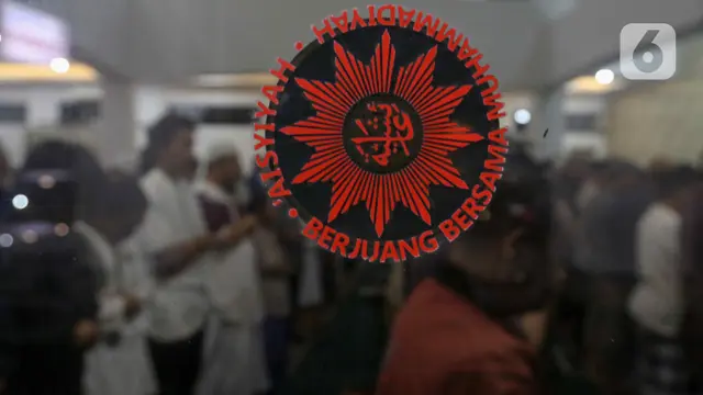 Tarawih Pertama Warga Muhammadiyah di Masjid Raya Uswatun Hasanah