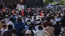 Umat muslim melaksanakan salat Idul Fitri di luar Masjid at-Taqwa, Brooklyn, New York City, Amerika Serikat, Selasa (4/6/2019). Hari Raya Idul Fitri 1440 Hijriah di Amerika Serikat jatuh pada hari Selasa, 4 Juni 2019. (Stephanie Keith/Getty Images North America/AFP)