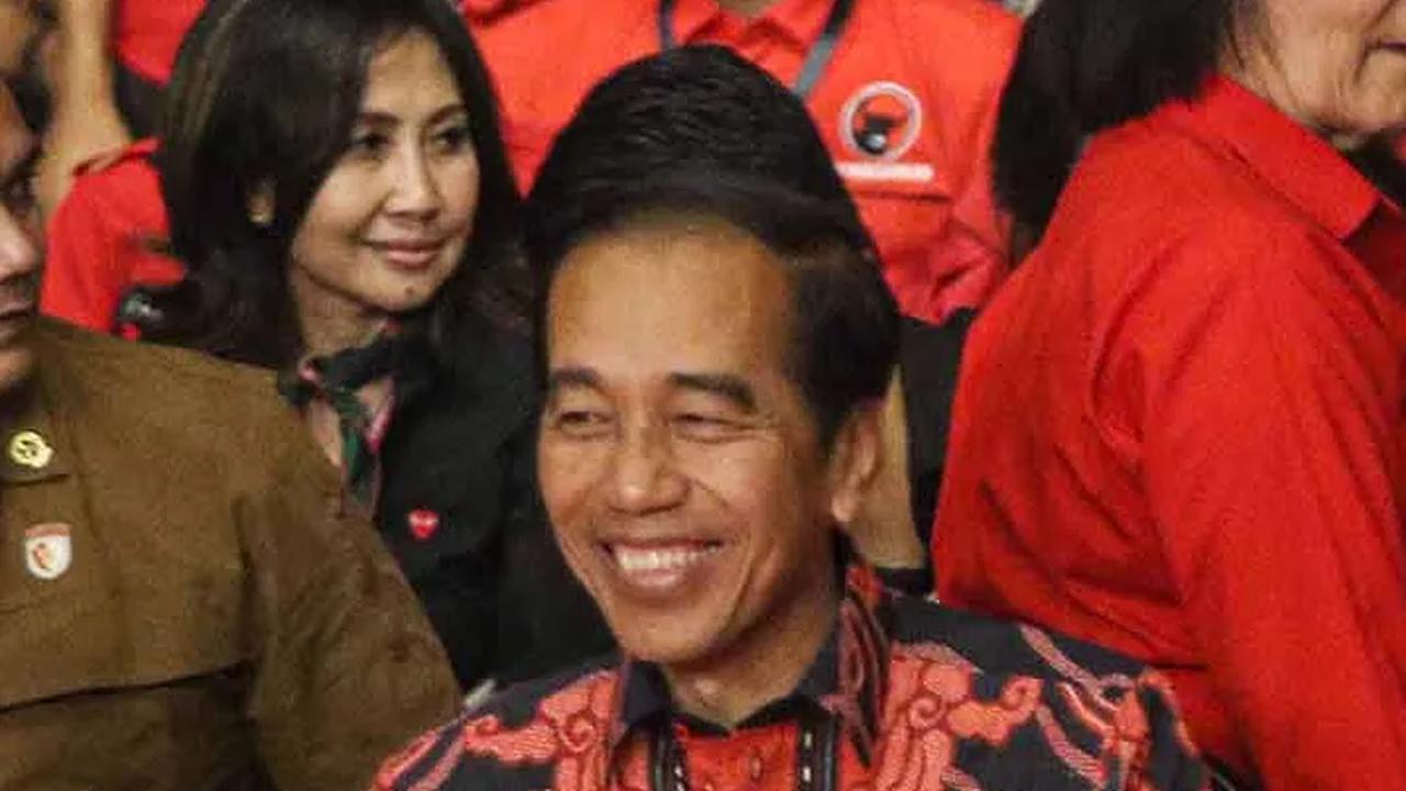 VIDEO: Jokowi, Iriana Hingga Luhut dengar Lawakan Cak Lontong di Istana Berbatik