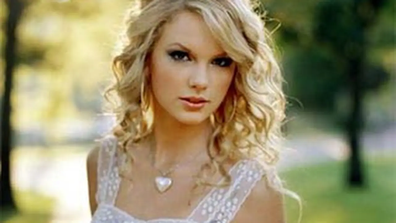 taylor_swift_120906b.jpg