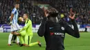 Gelandang Chelsea, Tiemoue Bakayoko merayakan gol ke gawang Huddersfield Town dalam lanjutan pertandingan Premier League di Stadion The John Smith's, Selasa (12/12). Chelsea menaklukkan tuan rumah Huddersfield Town dengan skor 3-1. (Oli SCARFF / AFP)