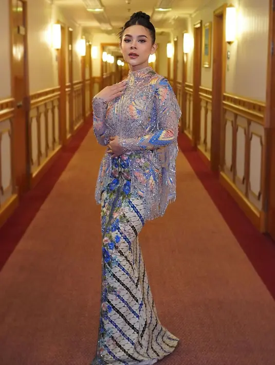 Melly Lee jadi salah satu public figure Tanah Air yang diundang ke resepsi pernikahan Pangeran Mateen dan Anisha Rosnah.