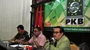PKB menggelar konferensi pers terkait tumpang tindih antara Kementerian Desa, Pembangunan Desa Tertinggal dan Transmigrasi dengan Kemendagri dalam menerapkan UU Nomor 6 Tahun 2014 tentang Desa, Jakarta, Minggu (4/1/2015). (Liputan6.com/Miftahul Hayat)