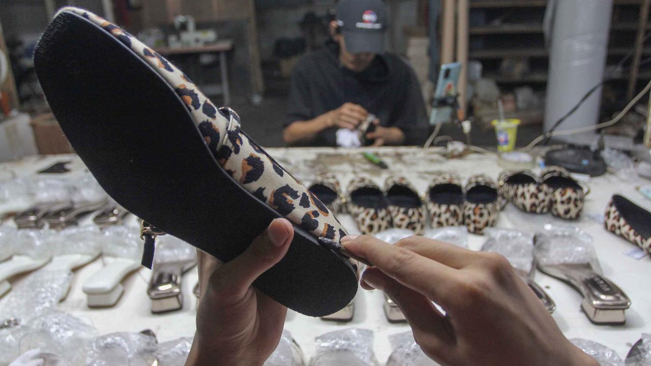 FOTO: Industri Alas Kaki Nasional Melangkah Kencang, UMKM Jadi Penopang Utama