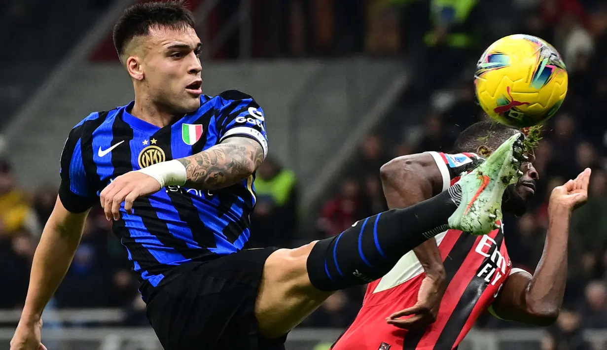 Hasil imbang ini membuat posisi AC Milan tertahan di peringkat kedelapan klasemen Serie A setelah mengumpulkan 35 angka dari 22 pertandingan. Sedangkan, Inter tetap berada di peringkat kedua dengan torehan 51 poin. (PIERO CRUCIATTI/AFP)