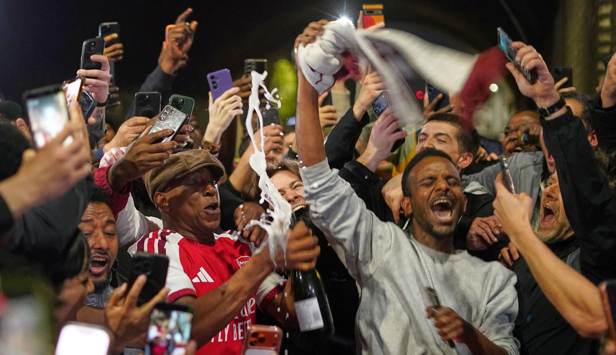 Arsenal masih memiliki kesempatan untuk menambah gelar juara musim ini dengan mengawinkan trofi Liga Champions. Mereka akan melakoni laga final melawan PSG pada Jumat (29/05) waktu setempat. (AP Photo/Alberto Pezzali)