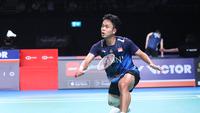 Tunggal putra Indonesia Anthony Sinisuka Ginting&nbsp;saat menghadapi Prannoy HS dari India pada laga perempat final Australian Open 2023. Anthony Ginting kalah 21-16, 17-21, dan 14-21 di State Sports Centre, Sydney, Jumat (4/8/2023) sore WIB. (foto: PBSI)