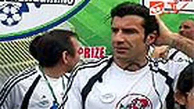 Batal Giring Bola, Figo "Bungkam" Wartawan