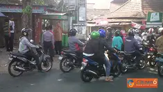 Markas FBR Meruya Selatan di Jalan Haji Juhri Meruya Selatan diserang oleh beberapa orang yang memakai baju Pemuda Pancasila.