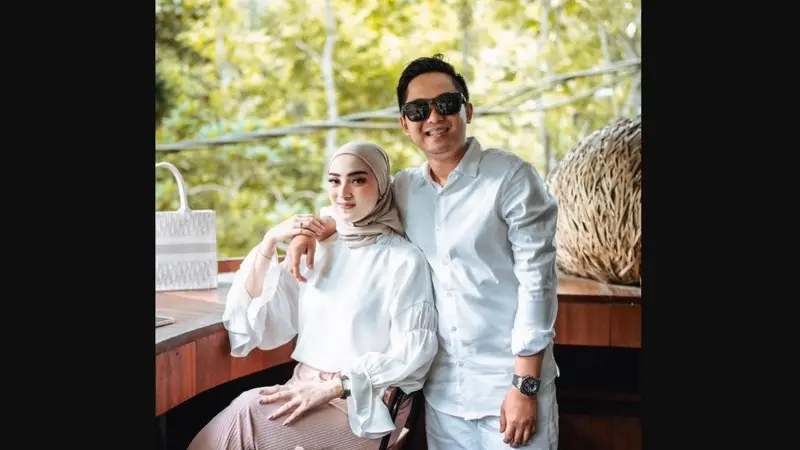 Doni Salmanan bersama sang istri Dinan Nurfajrina.