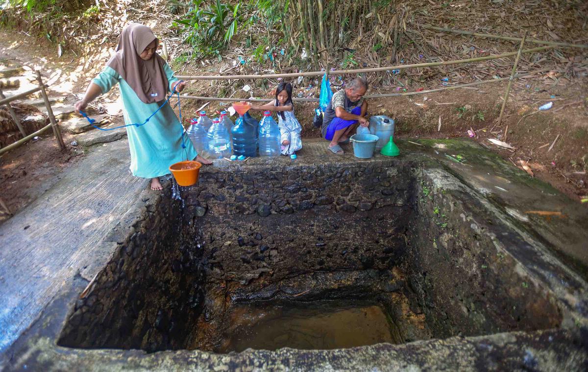 Kemarau Panjang Picu Krisis Air Bersih di Desa Cidokom