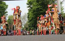 Keseruan ribuan anak meriahkan Festival Egrang Kota Batu