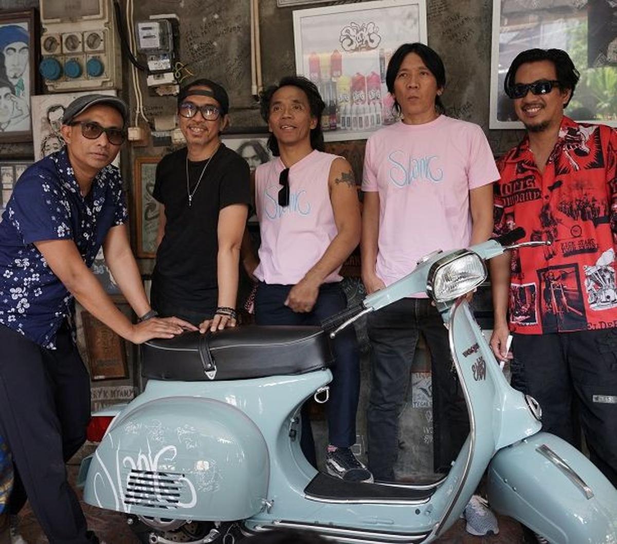 Program kolaborasi skuter dan motor listrik antara Elders dan Slank ini untuk membantu program konversi motor listrik pemerintah, sekaligus menduku gaya hidup ramah lingkungan.&nbsp;<br>Bagaimana tertarik?