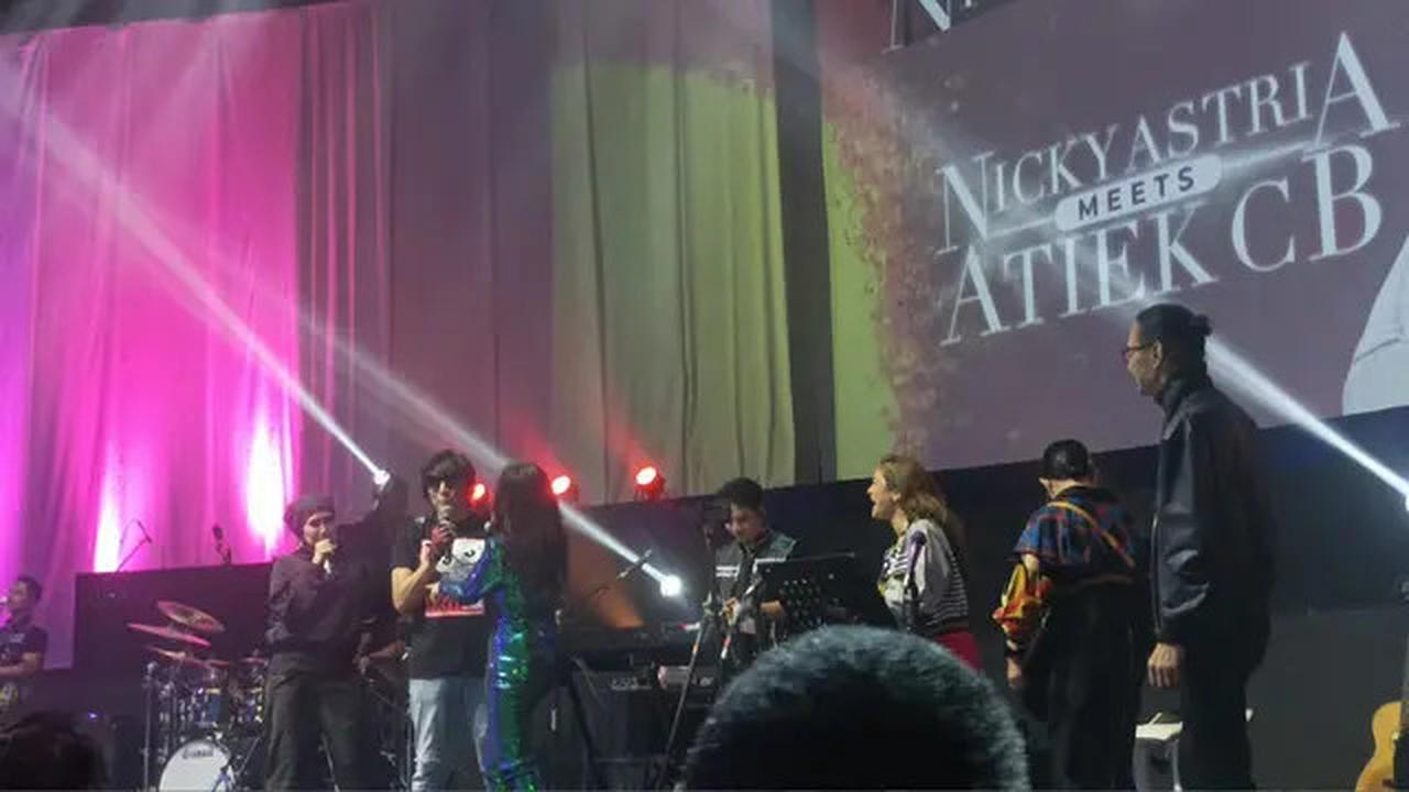 Ikang Fawzi Tampil di Konser Nicky Astria Meets Atiek CB, Minta Doa untuk Mendiang Istri Tercinta