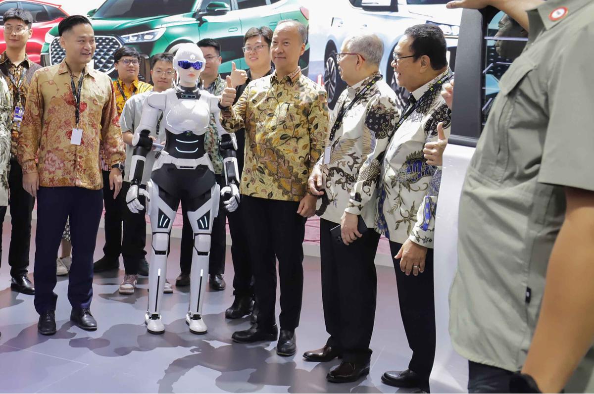 FOTO: Menteri Perindustrian Buka GIIAS 2025, 43 Merek Otomotif Ramaikan Pameran di ICE BSD