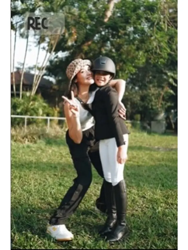6 Potret Jizzy Pearl Anak Vino G Bastian dan Marsha Timothy, Jadi Atlet Berkuda