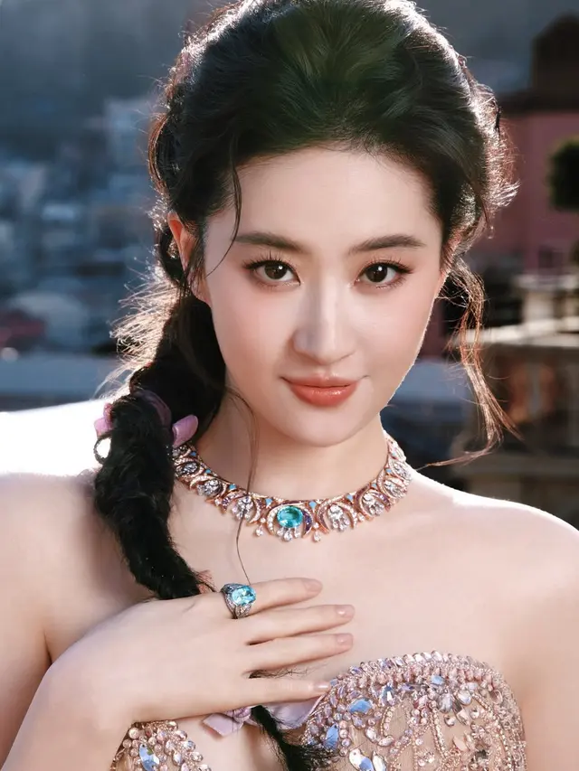 Liu Yifei saat Hadir Acara Bvlgari Italia. [@yifei_cc]