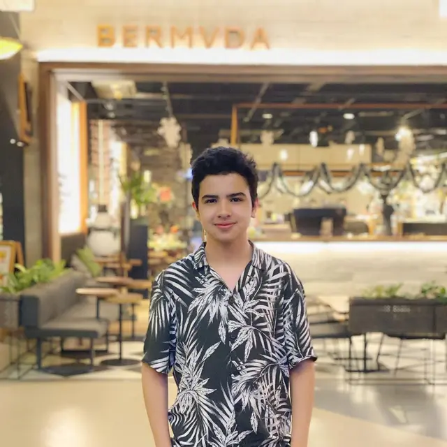 6 Potret Terbaru Artis Cilik Suheil Fahmi 'Tangan-Tangan Mungil', Makin Dewasa