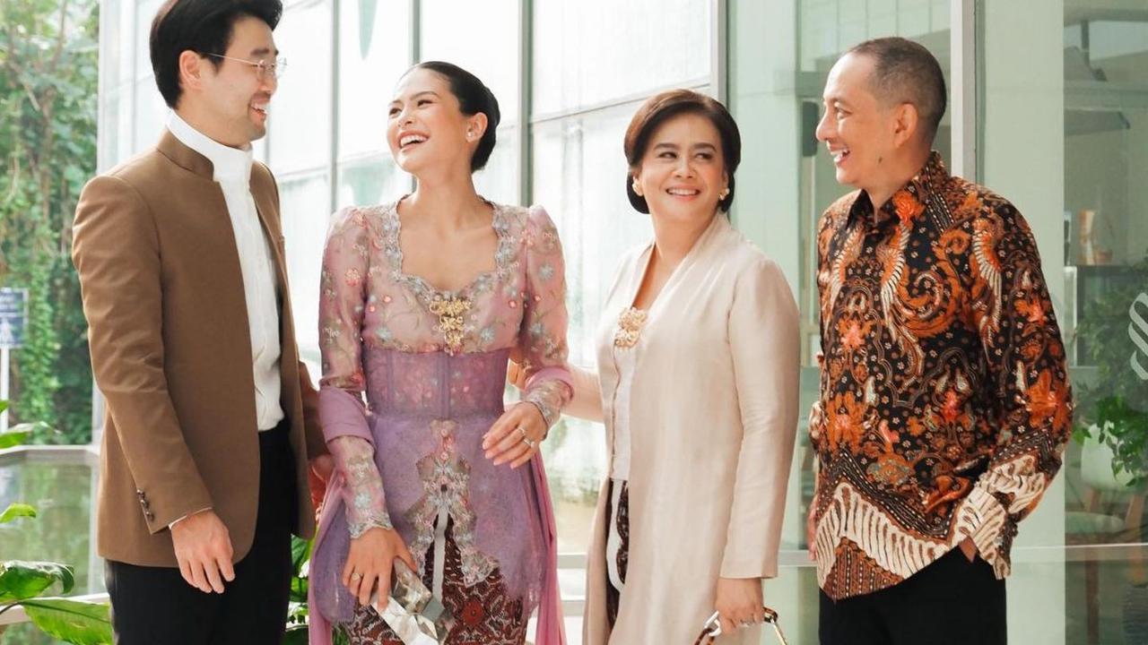 Didiet Maulana juga menjelaskan soal pakaian yang dikenakan ibunda Maudy Ayunda.