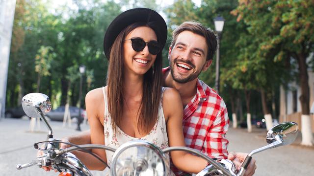 cinta sahabat pria bahagia