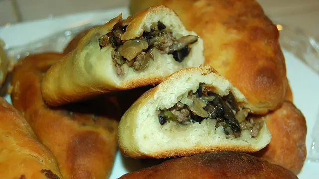 Makanan Khas Rusia Pirozhki