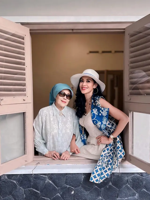 Potret Ibu Diah Permatasari yang Sudah Berusia 76 Tahun, Tak Kalah Cantik dengan sang Putri