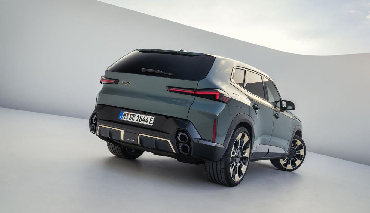 6 Potret BMW XM, SUV Super Mewah dengan Fitur Futuristik - Photo Otosia.com