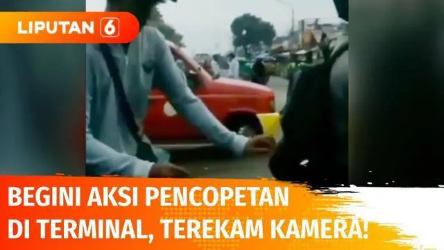 Aksi pencopetan terhadap pengendara sepeda motor di Terminal Pulogadung, Jakarta Timur, viral di sosial media. Pelaku dengan santai menggasak barang berharga korban meski aksinya dilihat dan direkam pengendara lain.