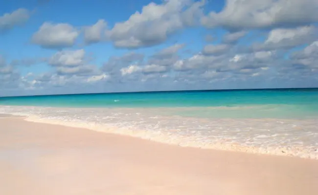 Pantai Pasir Merah Muda, Bahama. (Sumber Flickr/Mike's Bird)