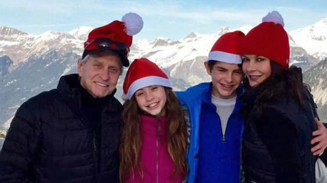Catherine Zeta-Jones nikmati liburan Natal dengan keluarga