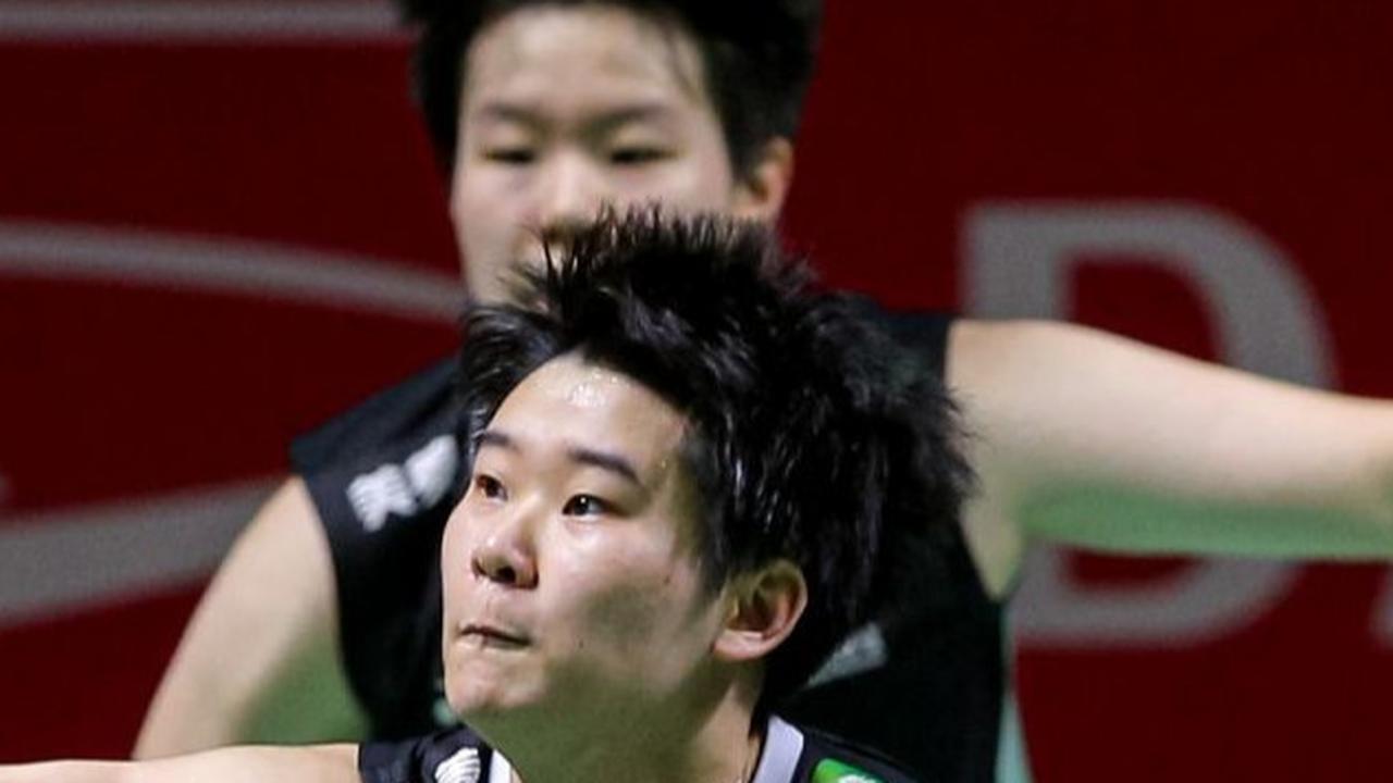 Pasangan Liu Sheng Shu/Tan Ning menang setelah rubber game dengan perolehan skor 21-10, 19-21 dan 20-22.  <br>