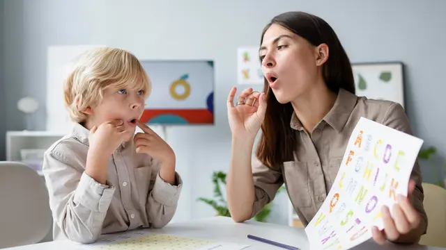 Ilustrasi bermain dan belajar bersama anak/freepik.com