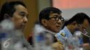 MenkumHAM Yasonna Laoly saat mengikuti Rapat Kerja dengan Komisi I DPR di  Jakarta, Selasa (13/10). Rapat itu membahas RUU tentang pengesahan perjanjian bantuan timbal balik dalam masalah pidana antara Indonesia dan Vietnam. (Liputan6.com/Johan Tallo)