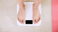 Ilustrasi Timbangan Berat Badan Credit: unsplash.com/iyunmai