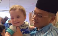 Momen Menteri Agama Malaysia Jenguk Anak-Anak Gaza di RS, Reaksi Korban Menyentuh Hati