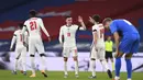 Gelandang Inggris, Phil Foden melakukan selebrasi setelah mencetak gol keempat timnya ke gawang Islanda dalam pertandingan UEFA Nations League di stadion Wembley, London (18/11/2020). Inggris hanya finis di posisi ketiga klasemen akkhir Grup 2 Liga A dengan perolehan 10 poin. (Neil Hall / Pool via A