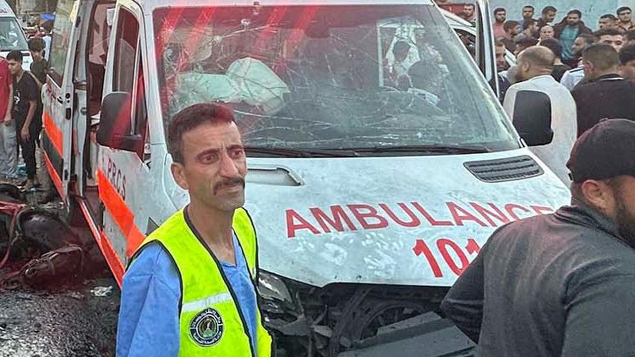 FOTO: Biadab! Israel Bombardir Konvoi Ambulans di RS Al-Shifa Jalur Gaza